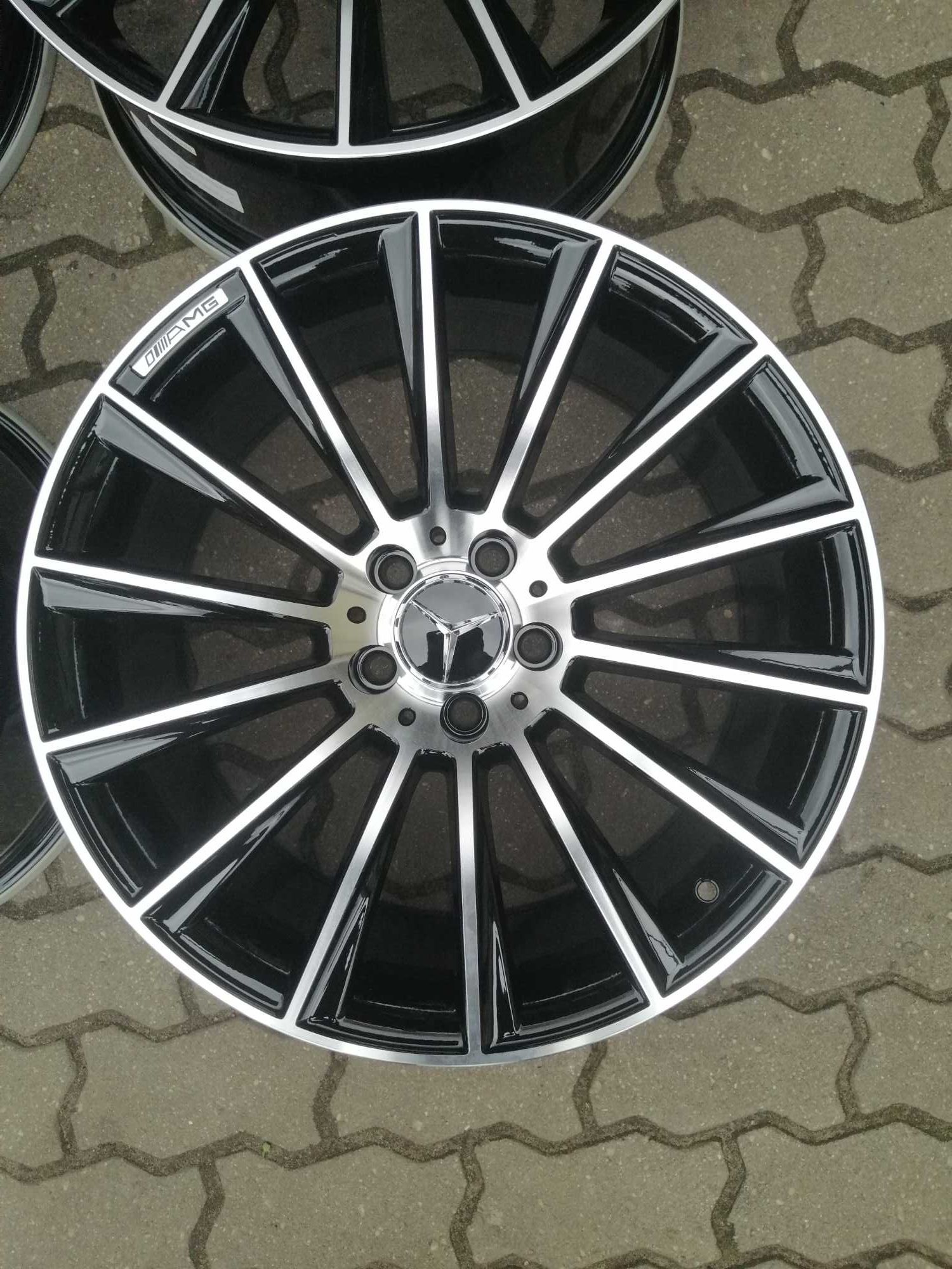 Felgi aluminiowe R 19 Alufelgi oryginalne Carbonado Mercedes AMG