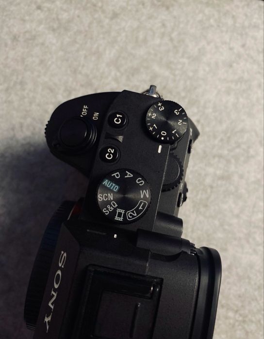 Sony A7III - Corpo & Cage + Acessórios