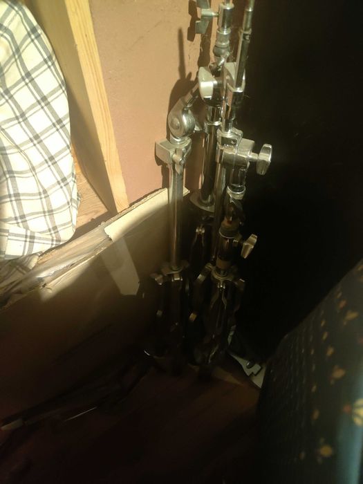 Bateria usada YAMAHA DP séries. Está em bom estado.