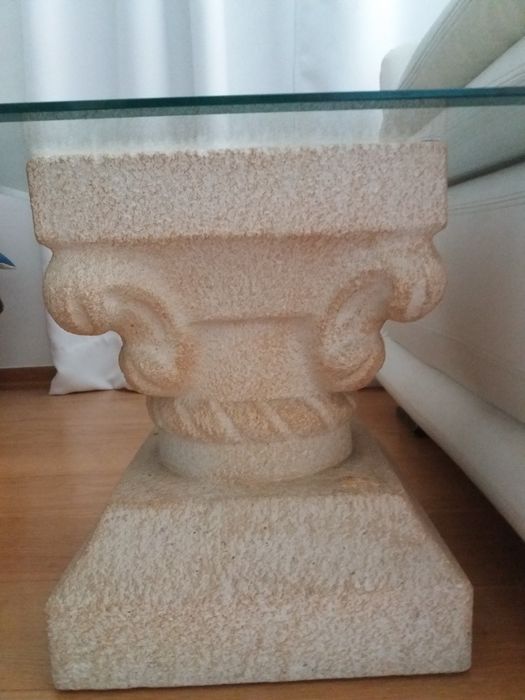 Mesa de apoio em pedra natural