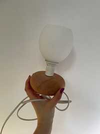 Mała biała lampka retro vintage prl drewniana obła mały klosz muszelka