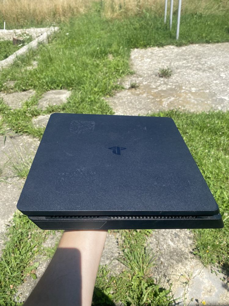 PlayStation 4 (Ps4) 825 гб в ідеальному стані + 2 гри в подарунок
