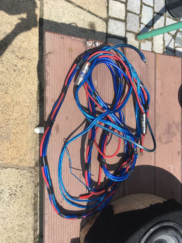 Sprzedam subwoofer ze skrzynią