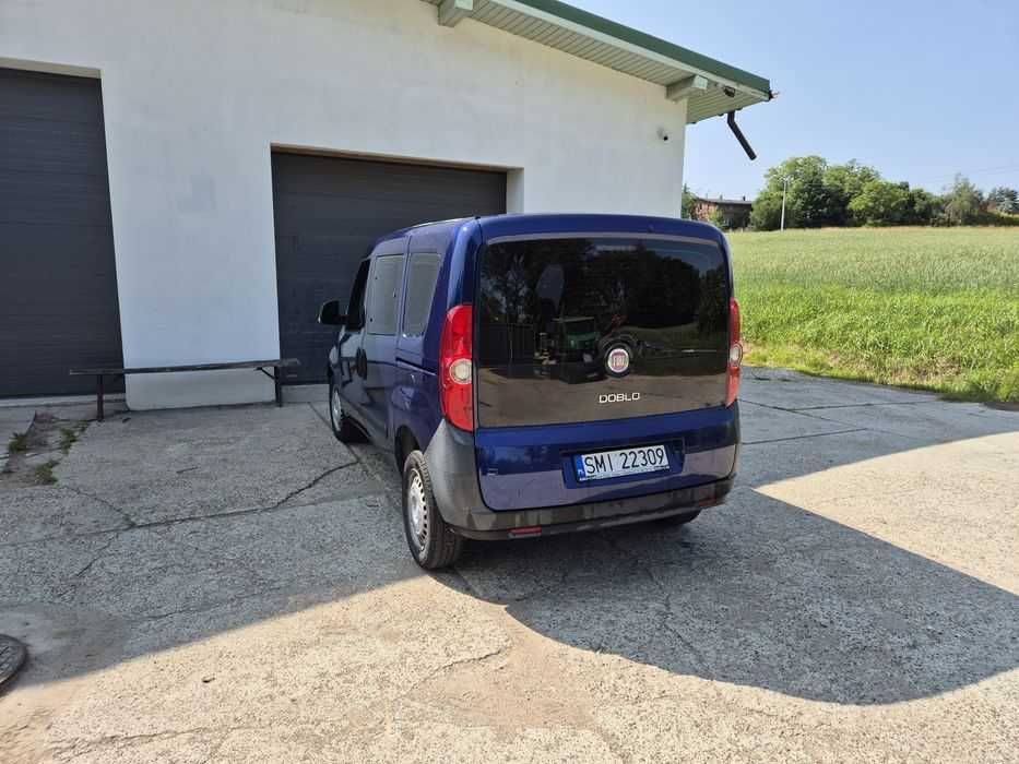 Fiat doblo 5 osobowy bardzo zadbany I rej 2010