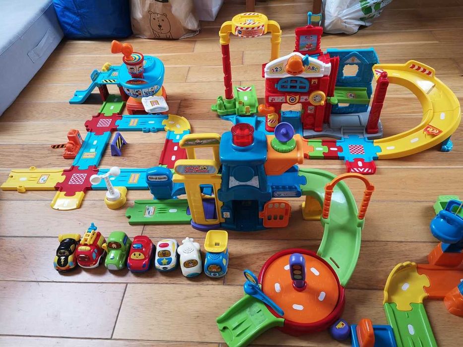 Zestawy Vtech tut tut. Super tor plus autka