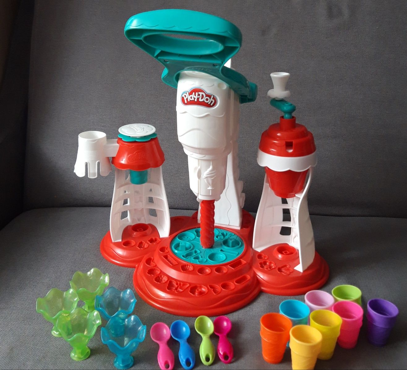 Hasbro Play-Doh Fabryka Lodów E1935 lodziarnia cukiernia