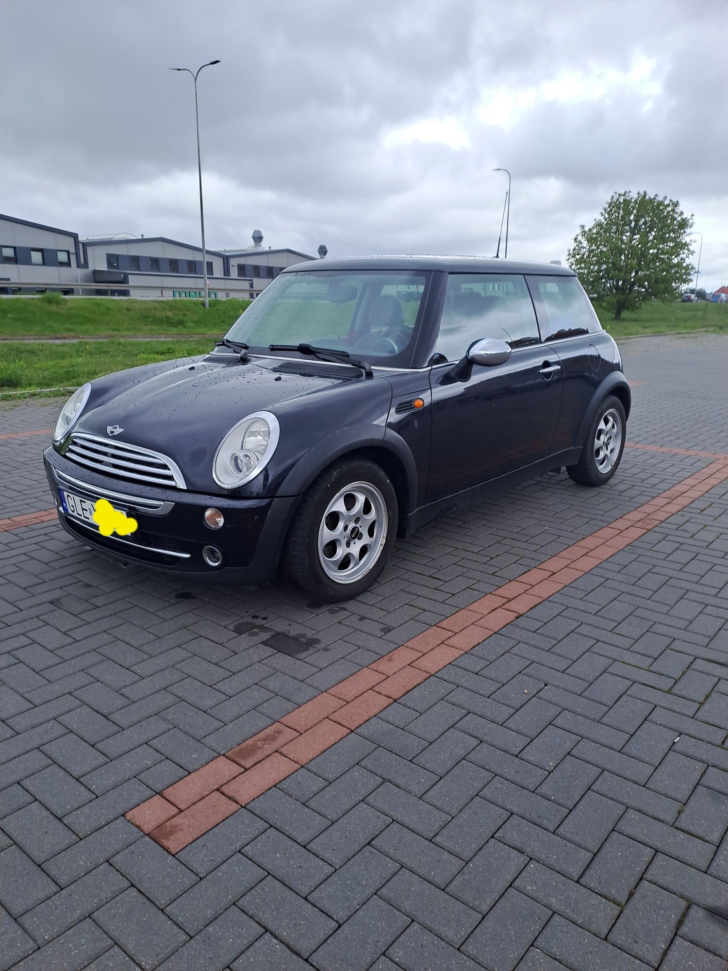 Mini cooper 1.6 polecam.