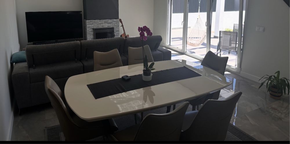 Mesa de jantar em otimo estado