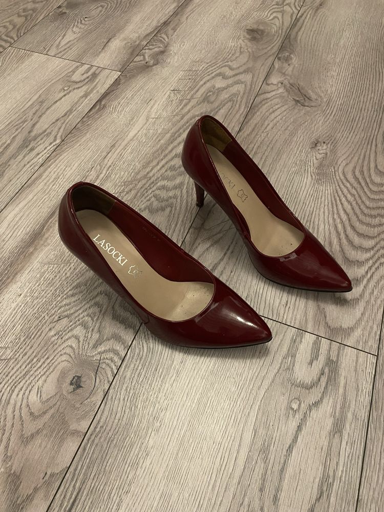 czerwone bordowe szpilki buty lakierowane lasocki półbuty