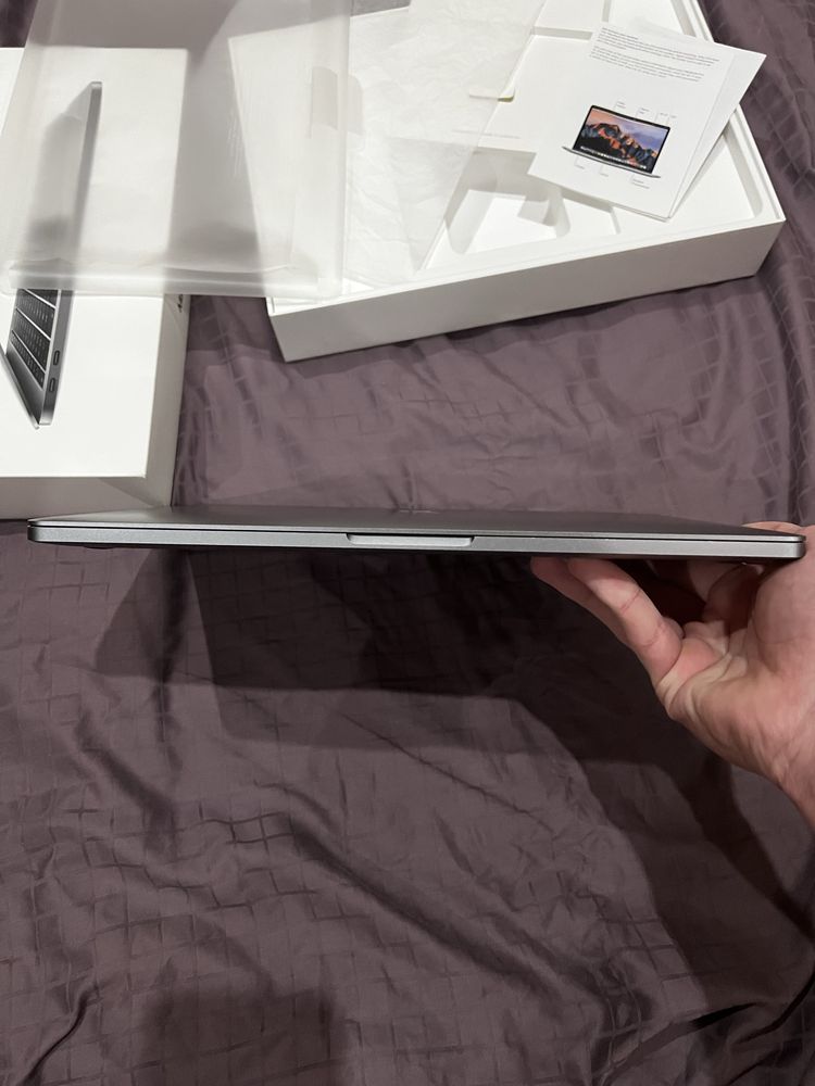 MacBook Pro 13 2017 8/256 ідеальний стан
