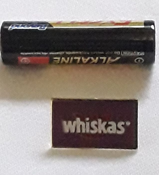 Pin Whiskas (original), como novo!