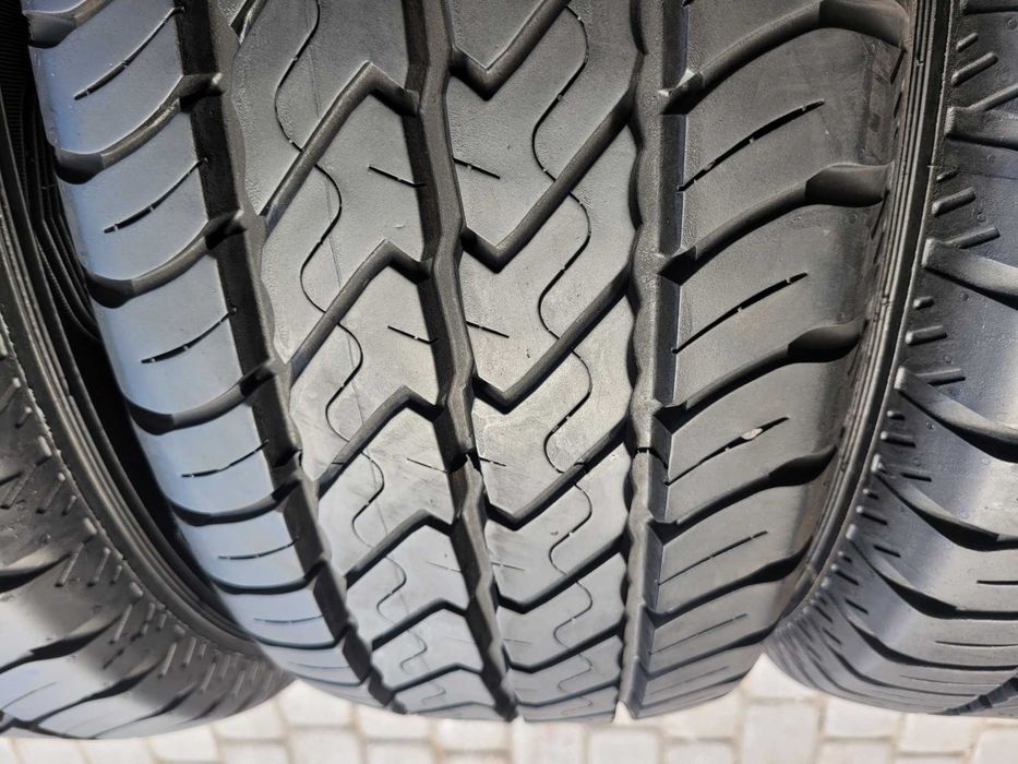 215 /60 R 17  C       Dunlop  Lato/Komplet