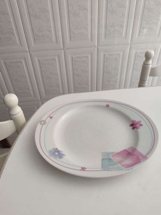 Conjunto de loiça nova.