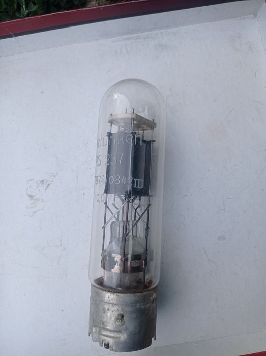 Продам лампу ,,RS237Telefunken Wehrmacht