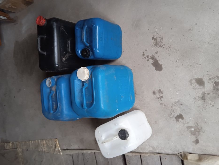 Конистры  металические и пластиковые 20 лит  20 литровые