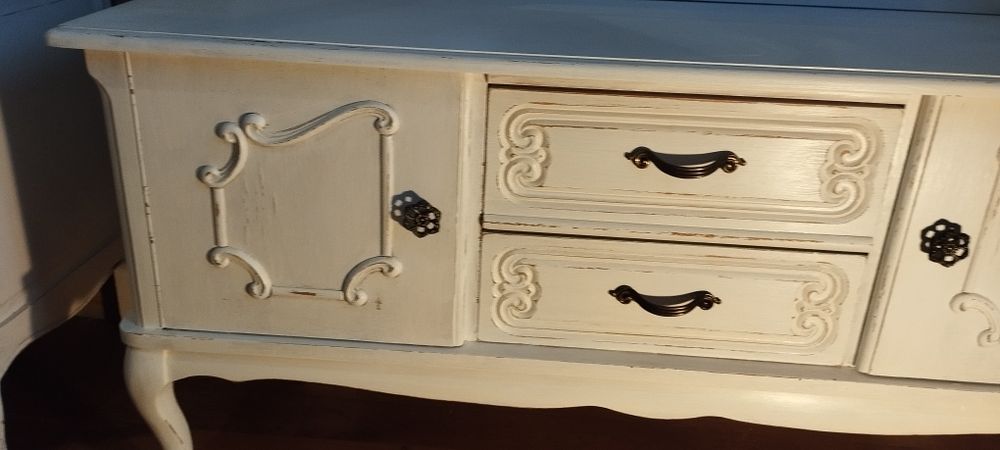Toaletka w stylu starej Francji