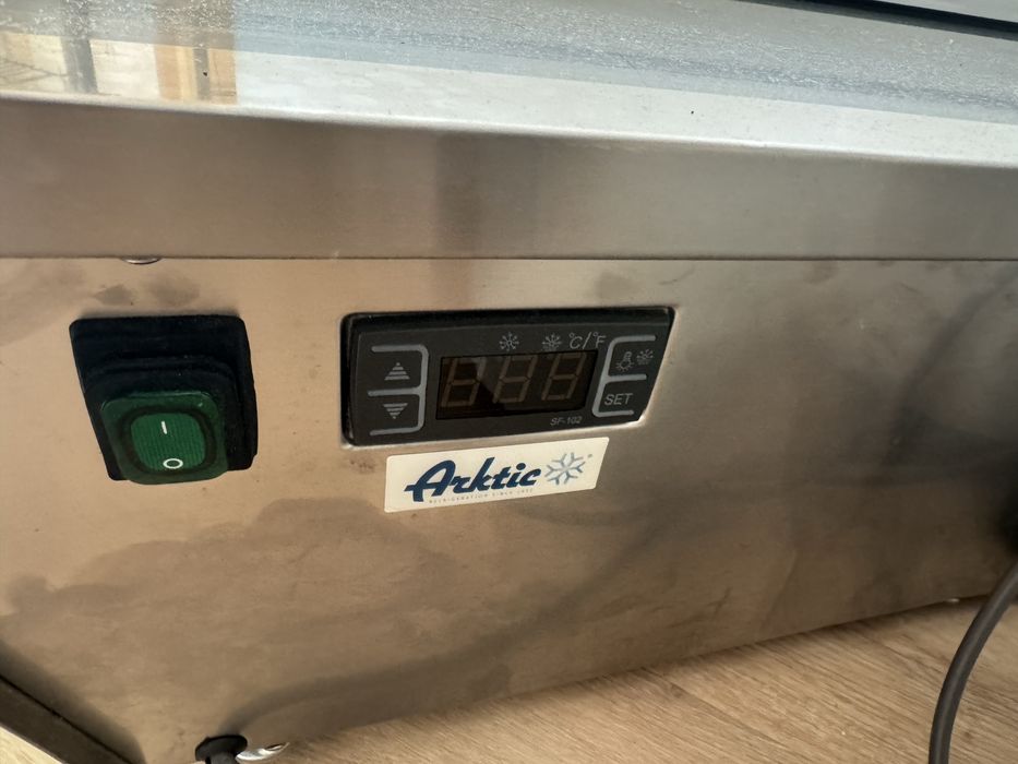 Witryna mrożąca na lody