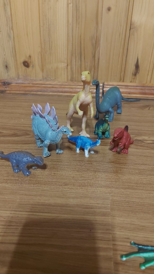 Іграшки звірі зоопарк  резинові динозаври пластмасові