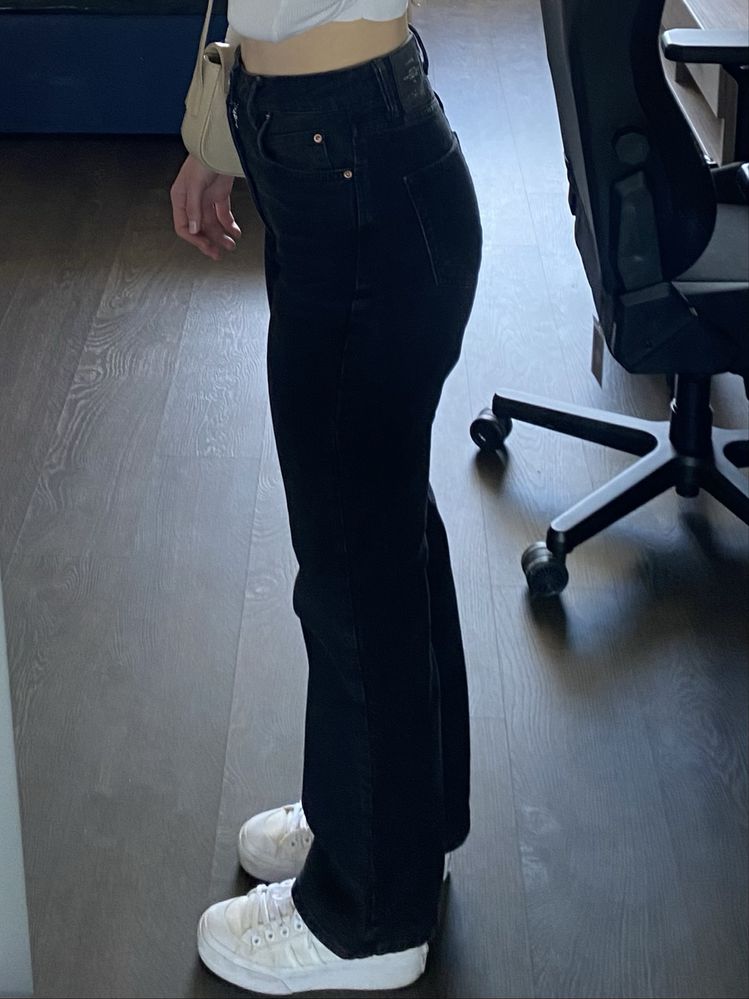джинси stradivarius кльош / широкі zara