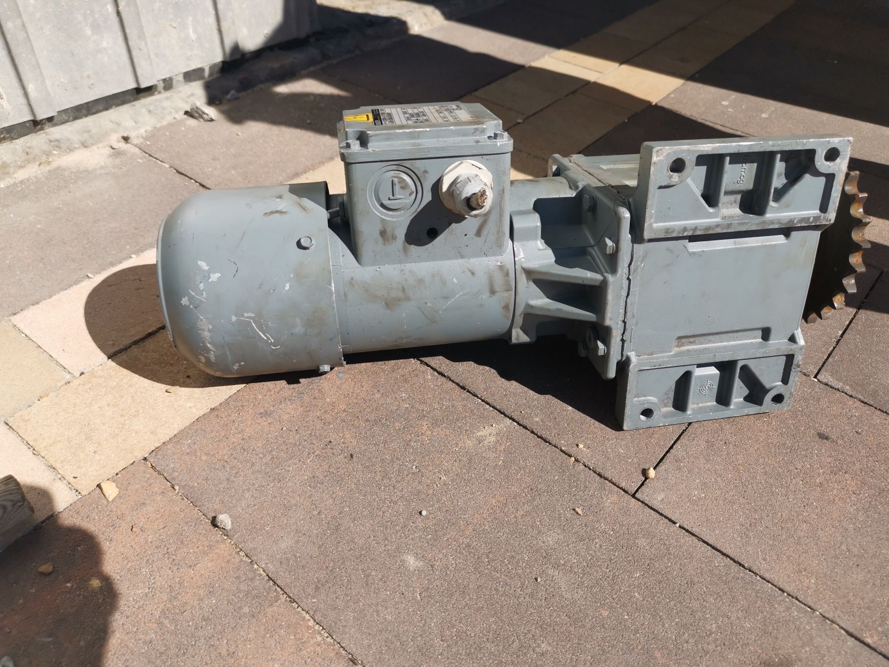 Motoreduktor  BAUER Danfoss

Danfoss Bauer