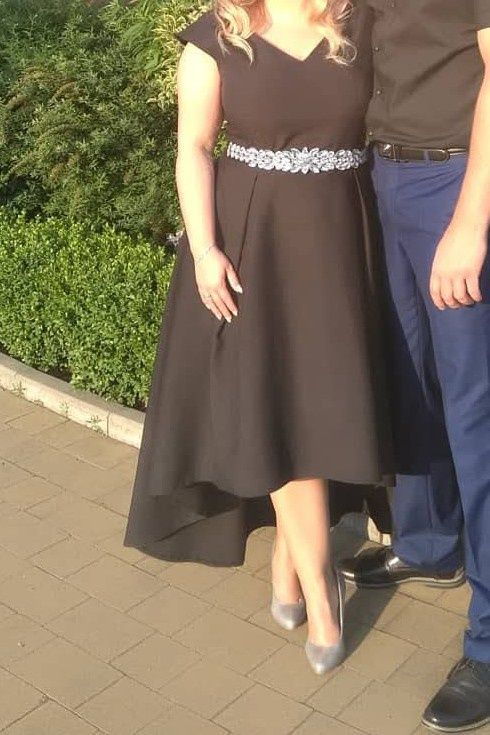 Sukienka elegancka czarna