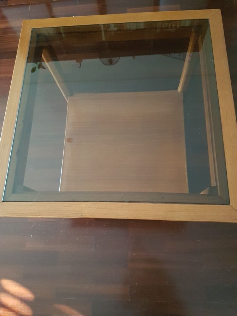 Mesa de apoio com vidro