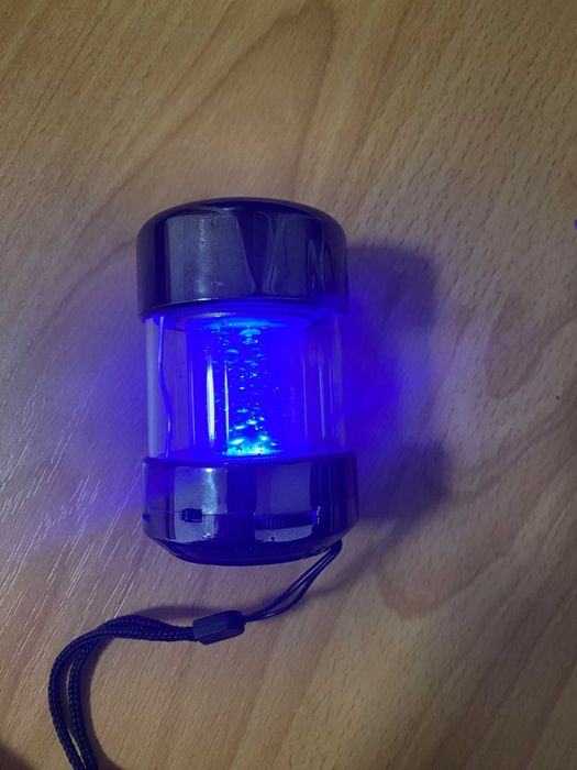 Мобильная колонка auvisio с Bluetooth, световыми светодиоднымиSWEPT.