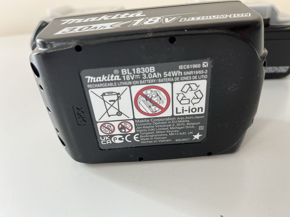 Акумулятор makita BL1830b 18v 3a Оригінал !
