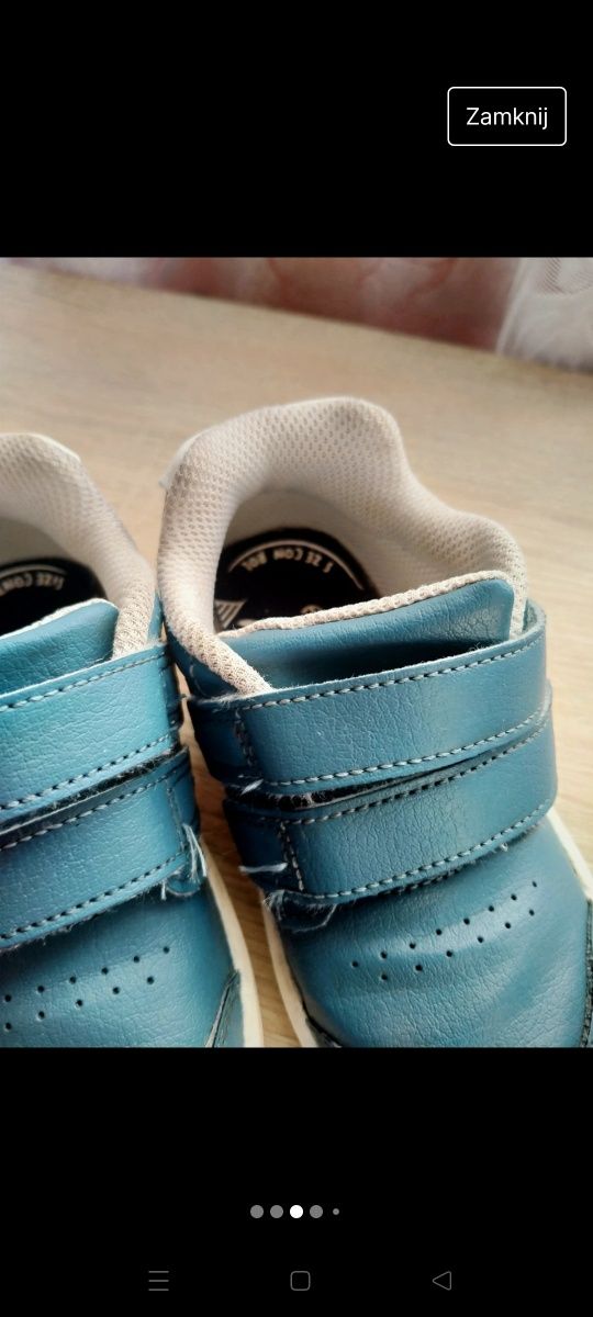 Buty chłopięce jak i dziewczęce .