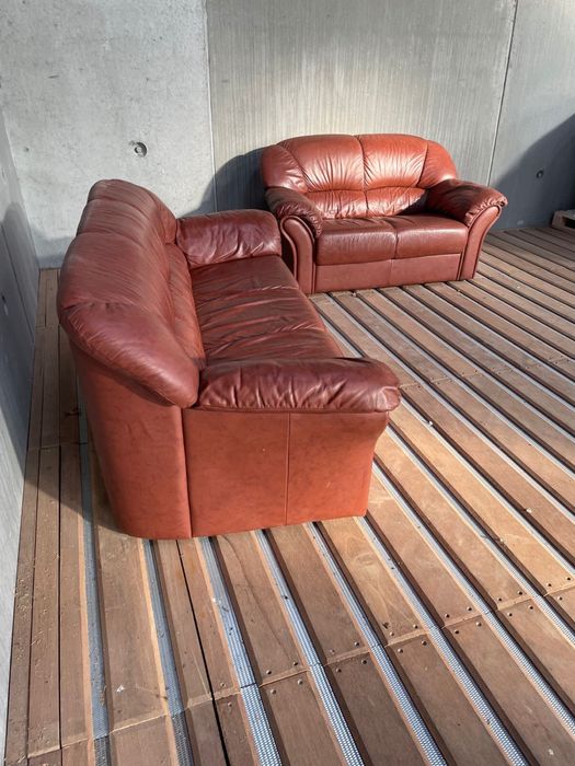 2 шкіряні дивани продам