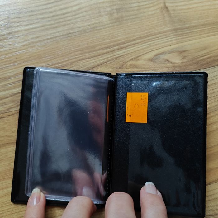 Etui na dokumenty, karta kredytowe