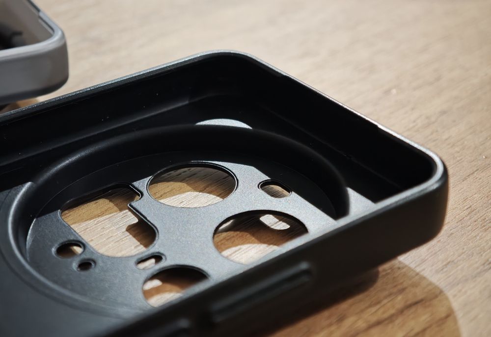 Xiaomi 15 Ultra  Etui Case 2szt jedno nowe.