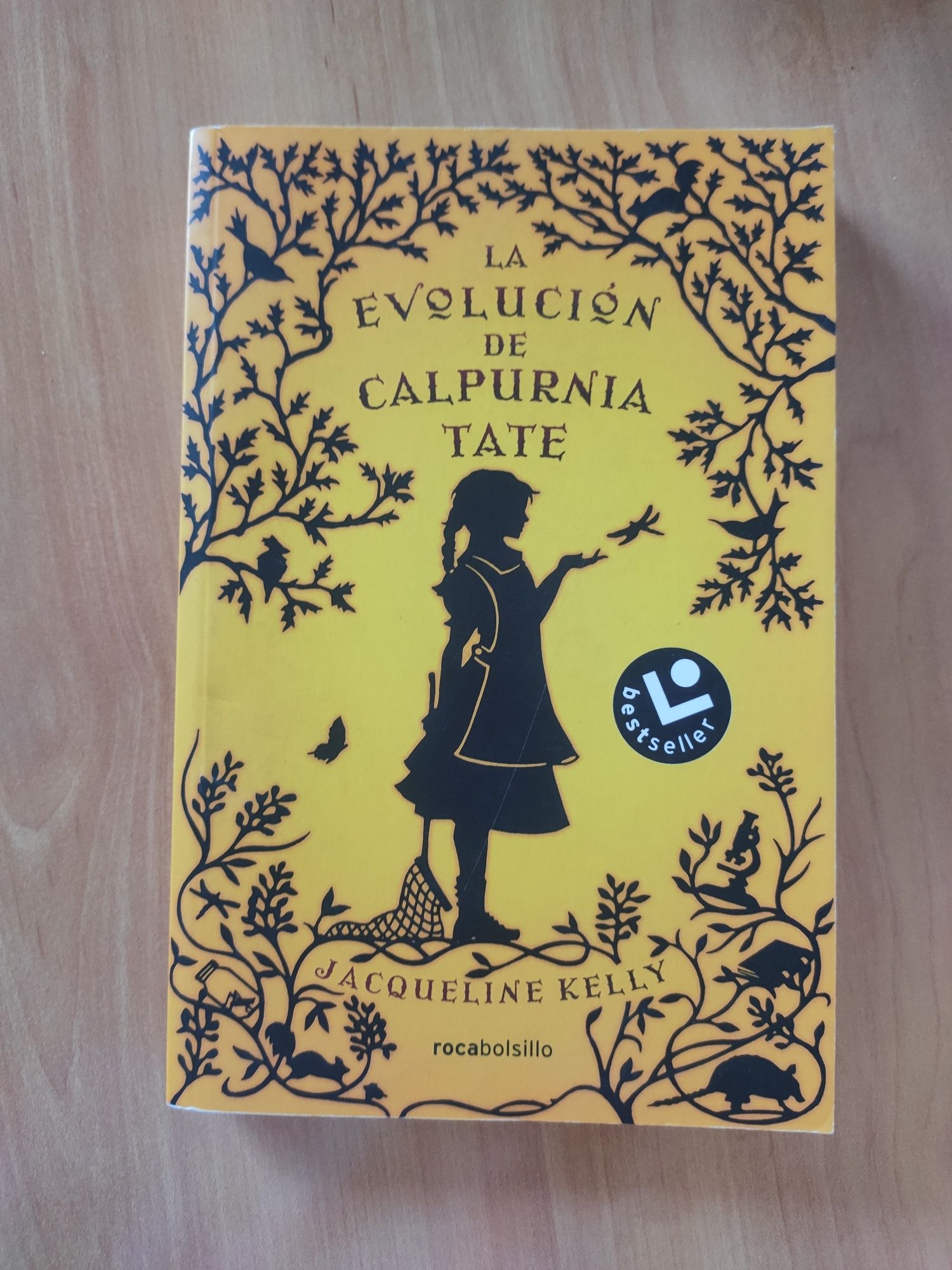 Livro "A Seleção" e "A Evolução de Calpurnia Tate" em espanhol