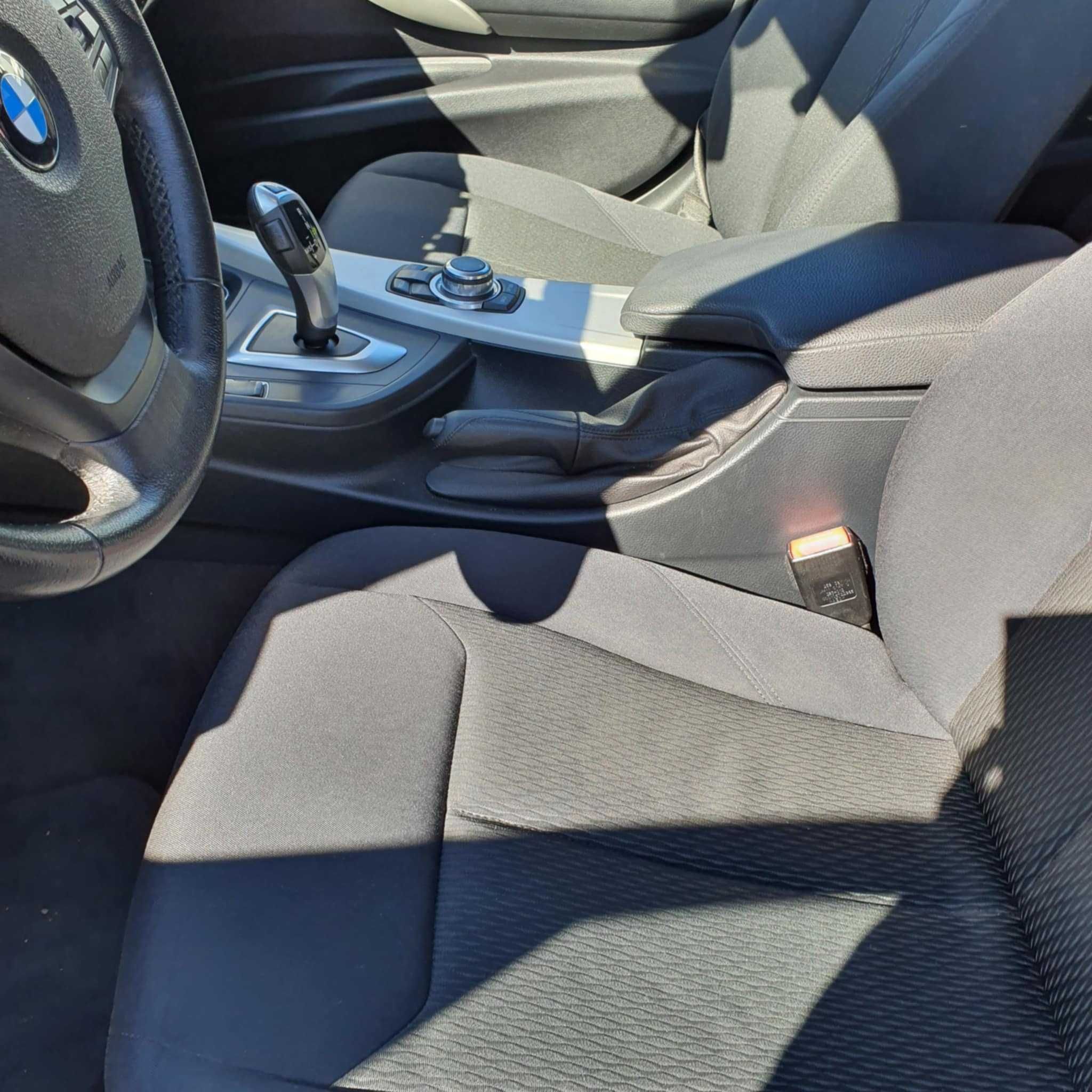 Vendo está  carrinha