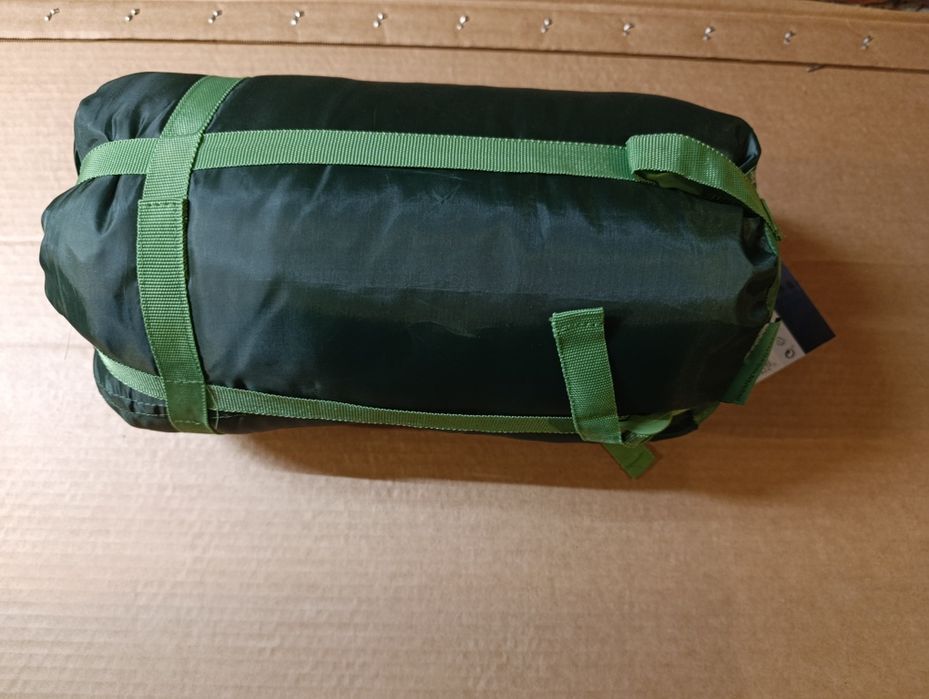 Nowy śpiwór turystyczny typu koperta