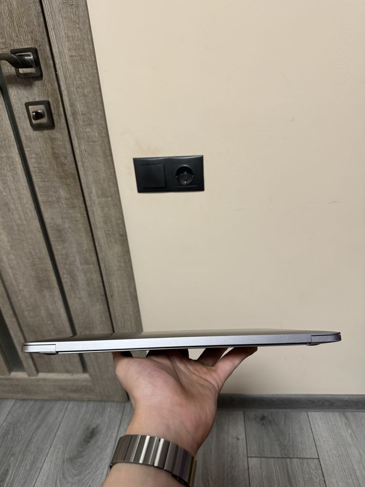 Macbook pro 13 2019 core i5 16/256gb touchbar