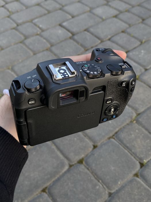 Продам Canon EOS RP
