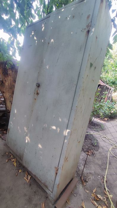 Металлический шкаф, для инвентаря, стройматериалов или другое