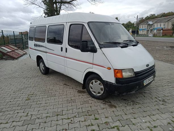 Ford Transit  ( Грузо-пасажир )