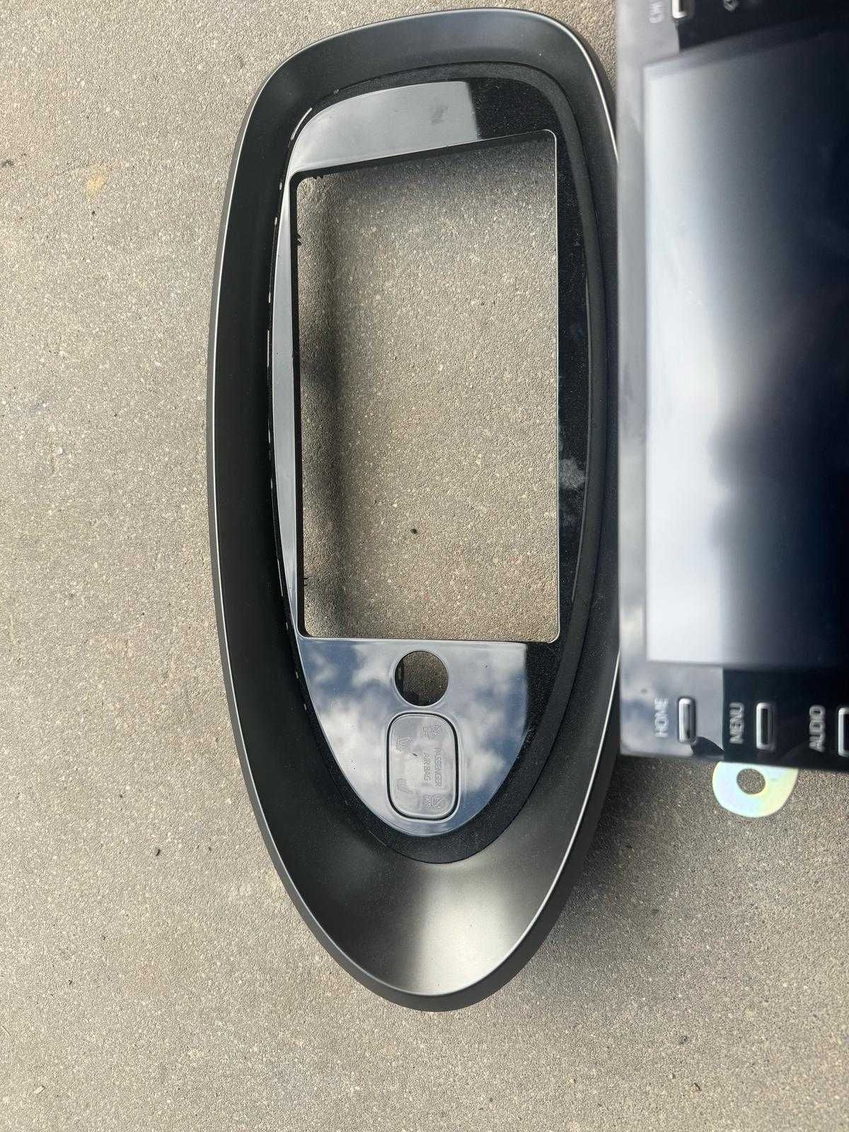 Radio - nawigacja Toyota Aygo X 2023 rok z ramką