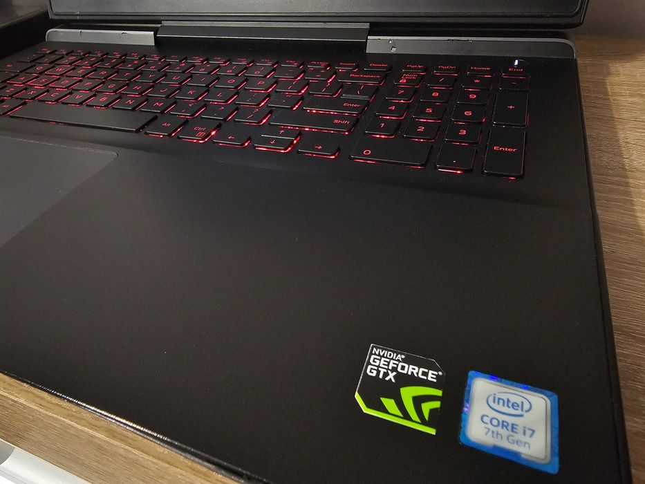 Dell Inspiron 15 Gaming 15,6" /i7/16Gb DDR4/GTX 1050Ti 4Gb/500Gb SSD
