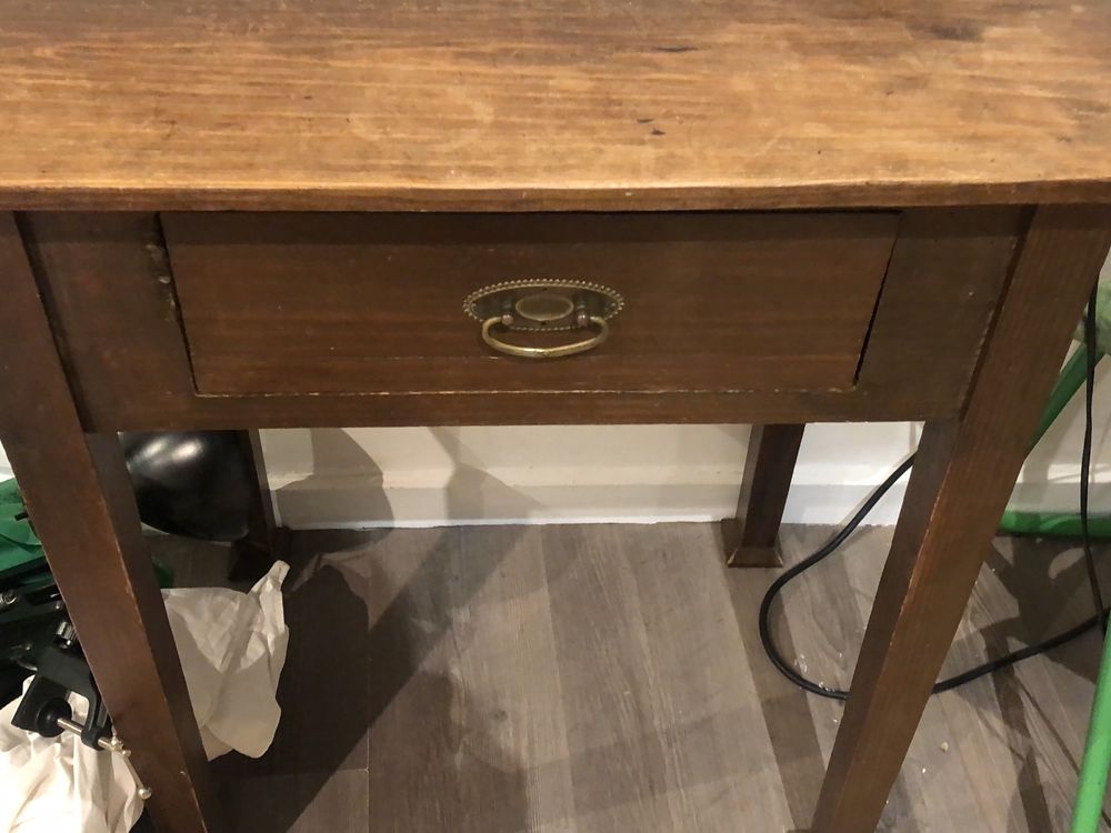 Mesa de madeira antiga