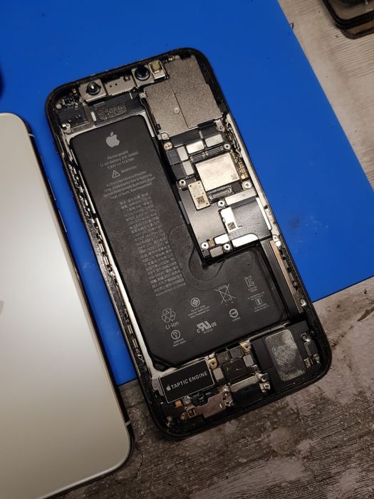 Камера, Нижній шлейф, корпус iPhone 11 Pro Запчастини