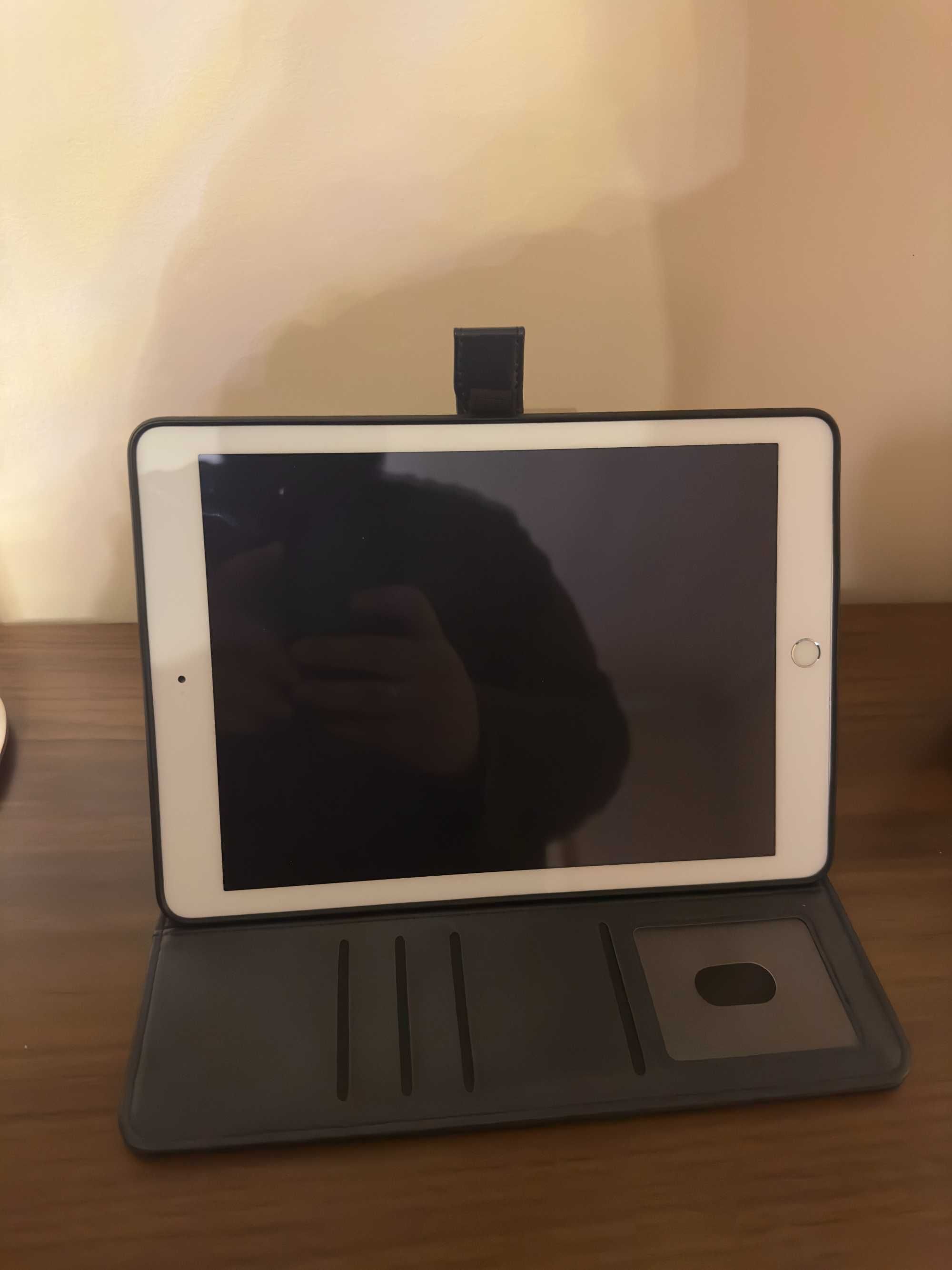 Apple Ipad 2017 9.7" WiFi branco 32GB + Capa