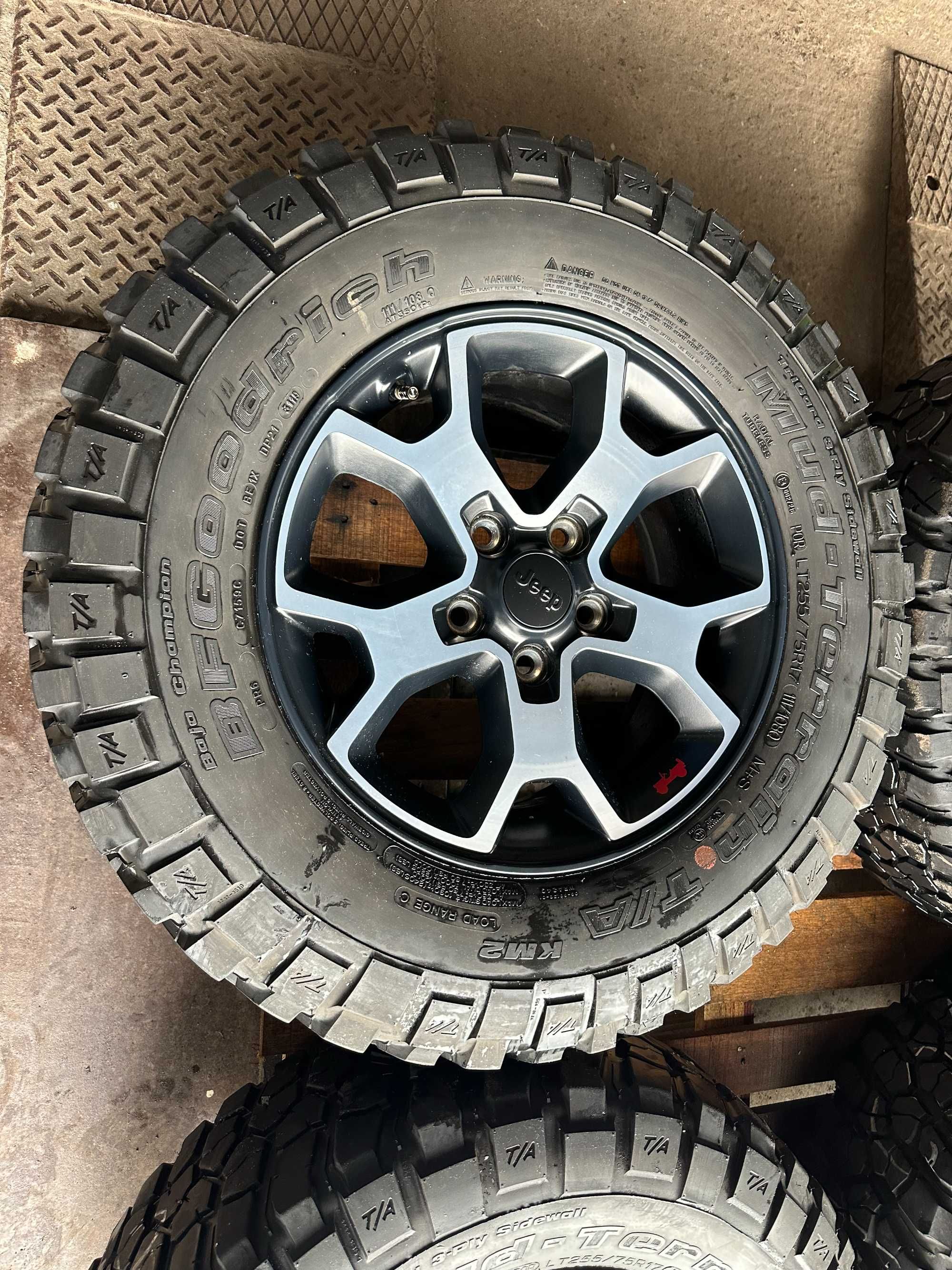 5x127 7,5j x 17" et44,45 Jeep Wrangler komplet terenowe z czujnikami