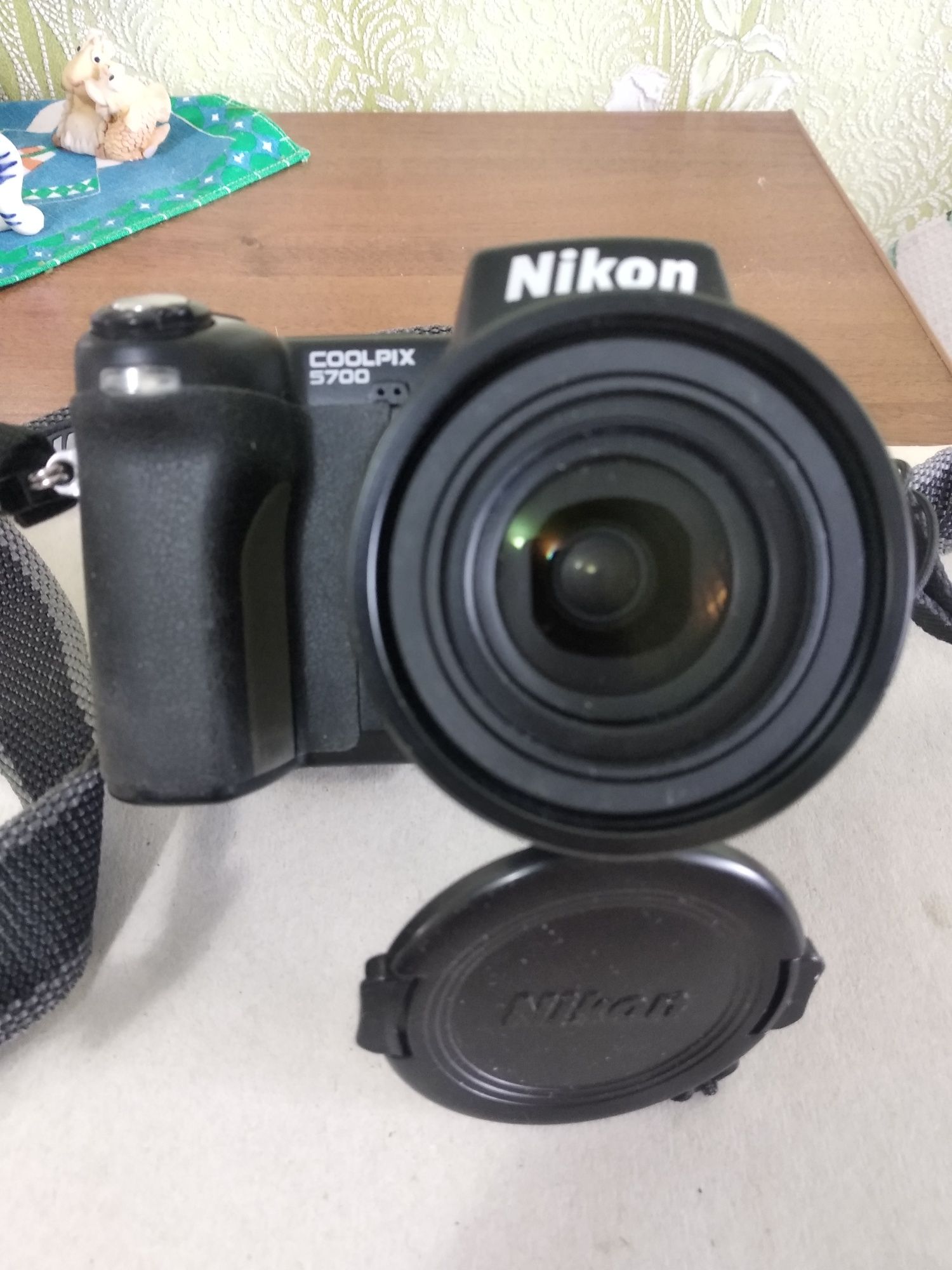 Продаю фотоапарат Nikon Coolpix E5700 і з/ч до ф/а Sony dsc-f828