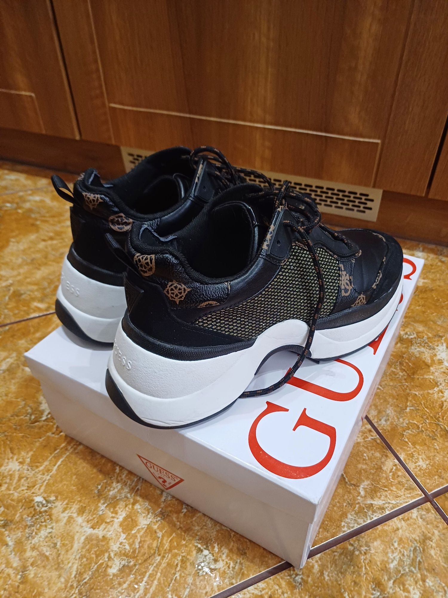 Adidasy  Guess r.40