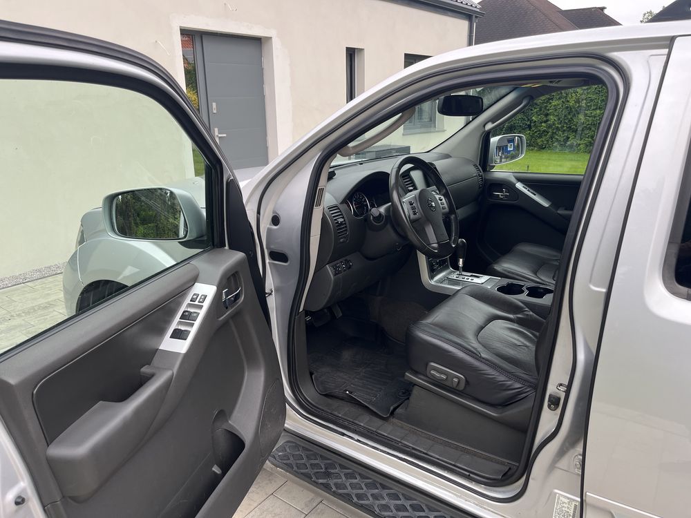 Nissan Pathfinder v8