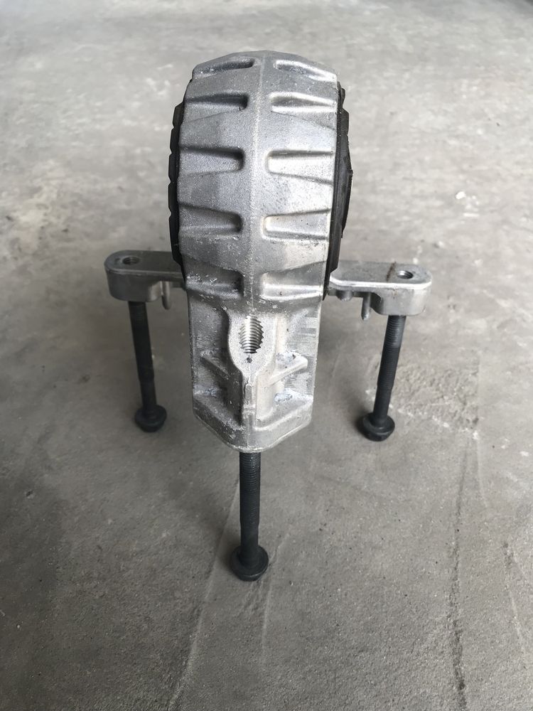 Подушка двигуна Chevrolet Bolt EUV