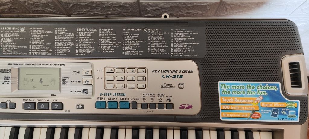 Продам синтезатор Casio LK 215